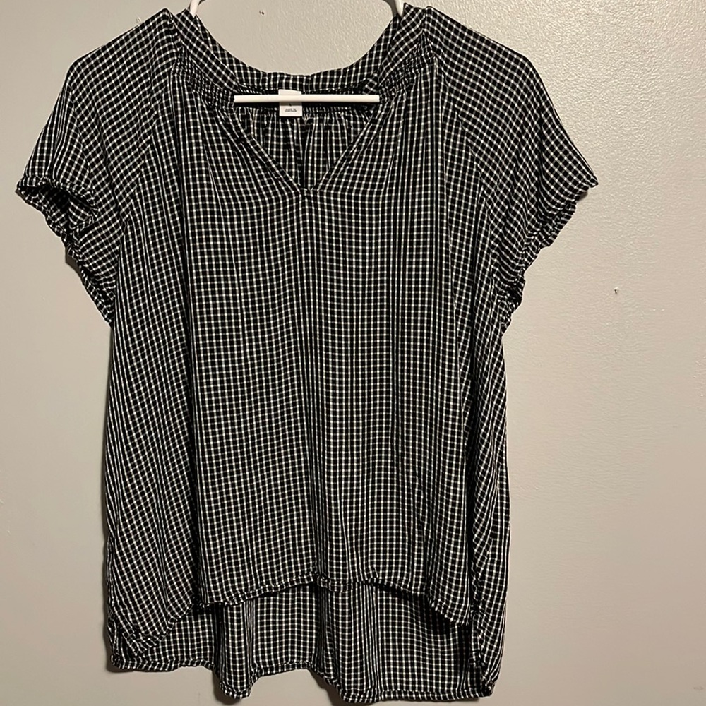Old Navy small black and white checker blouse size large